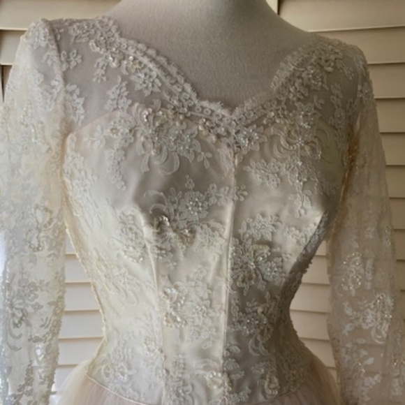 1950's "Arden of Campus Bridal" Wedding Gown - Picture 9 of 16